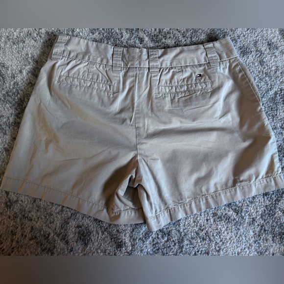 Tommy Hilfiger Flat Front Khaki Shorts Tan Size: 8 - Picture 2 of 3
